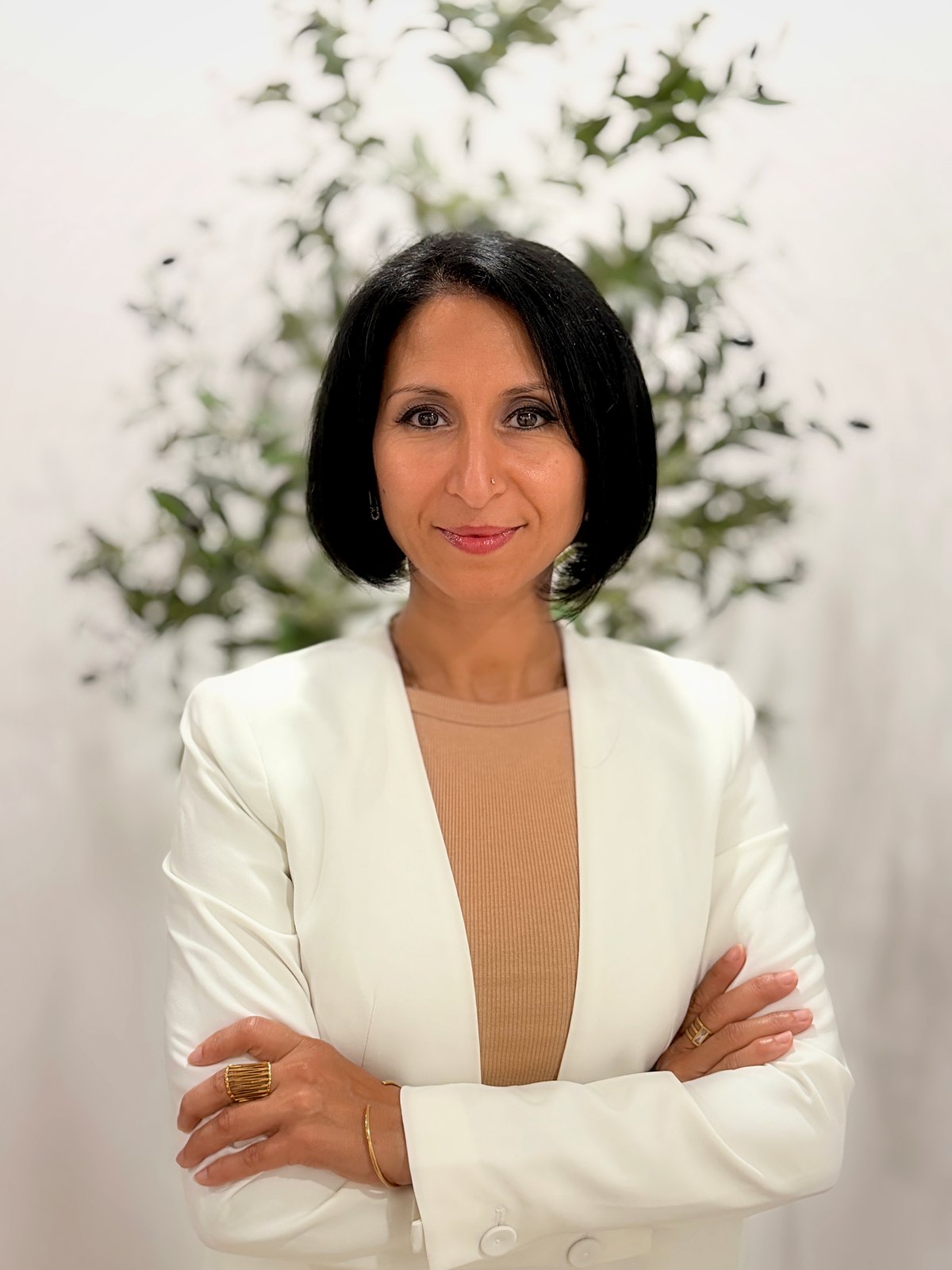 Hanana Harrass, fondatrice d'Uniance, à son bureau